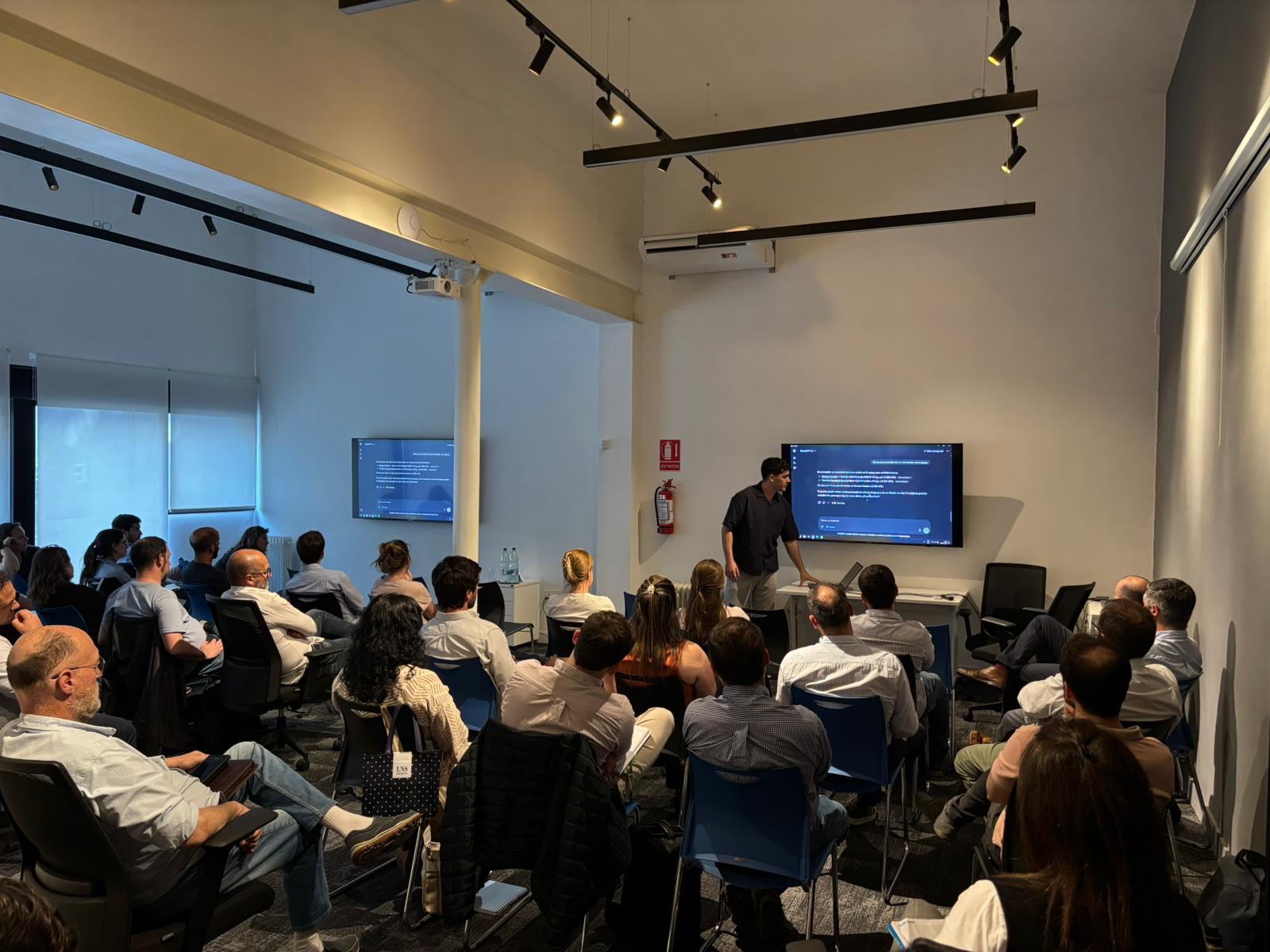 Workshop de inteligencia artificial con audiencia completa